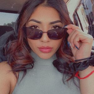 Meet your Posher, Senayda